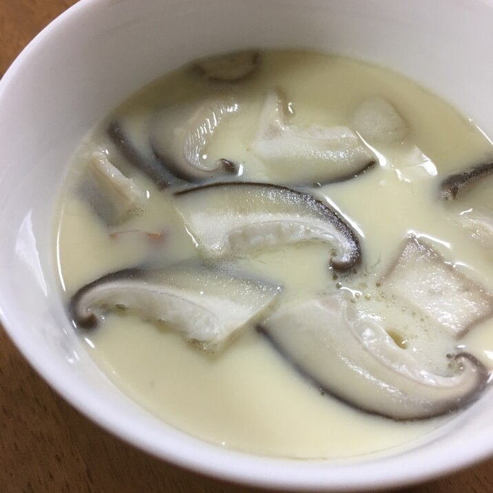 好きな具材を入れて！レンジでお手軽茶碗蒸し